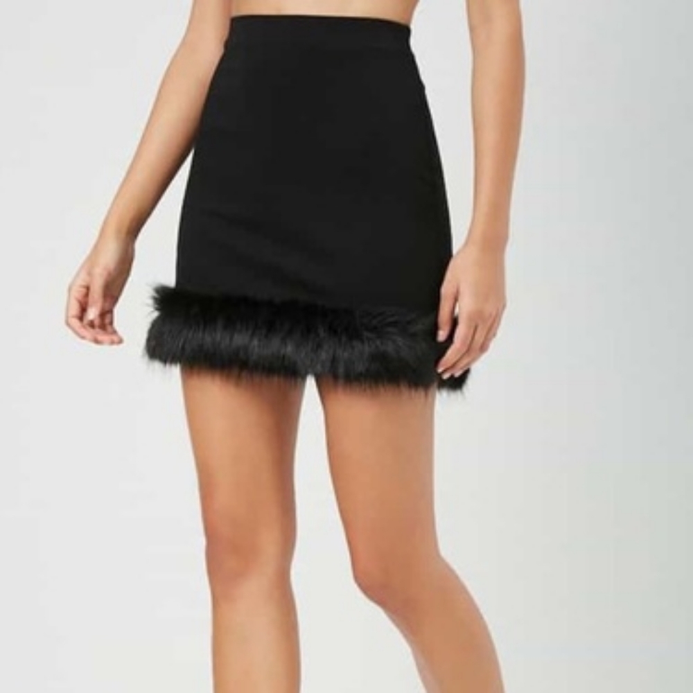 NWT faux fur trim miniskirt forever 21